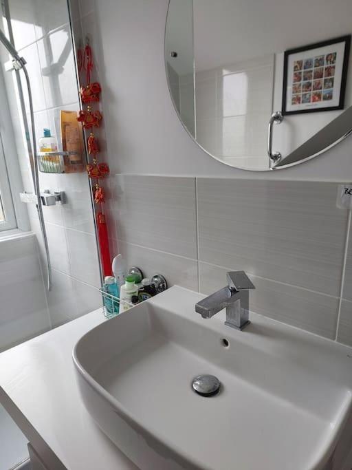 Double Room With Ensuite Shower Room In Quiet, Private House Worthing Eksteriør billede